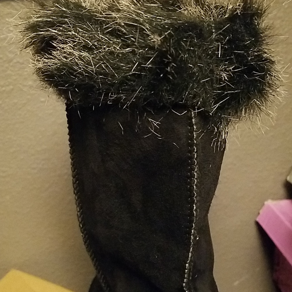 Boots - Picture 3 of 4